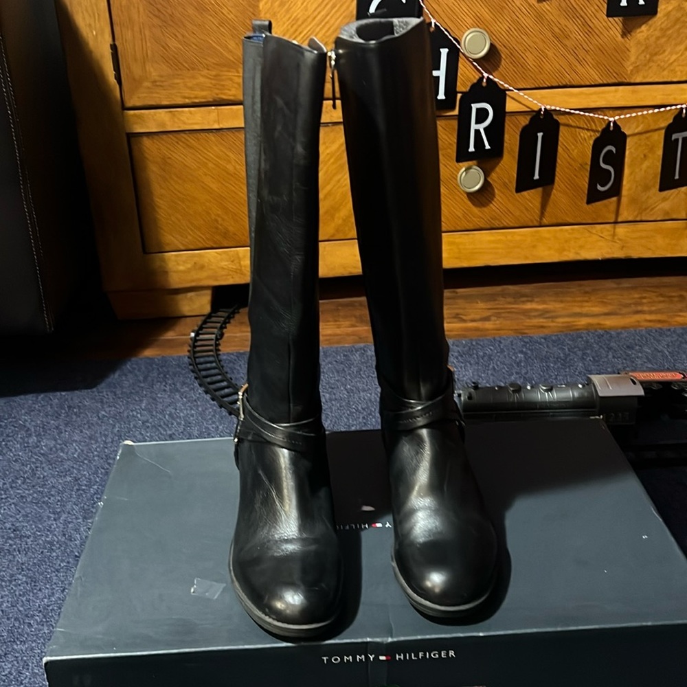 Size 9 Tommy Hilfiger siena black boots